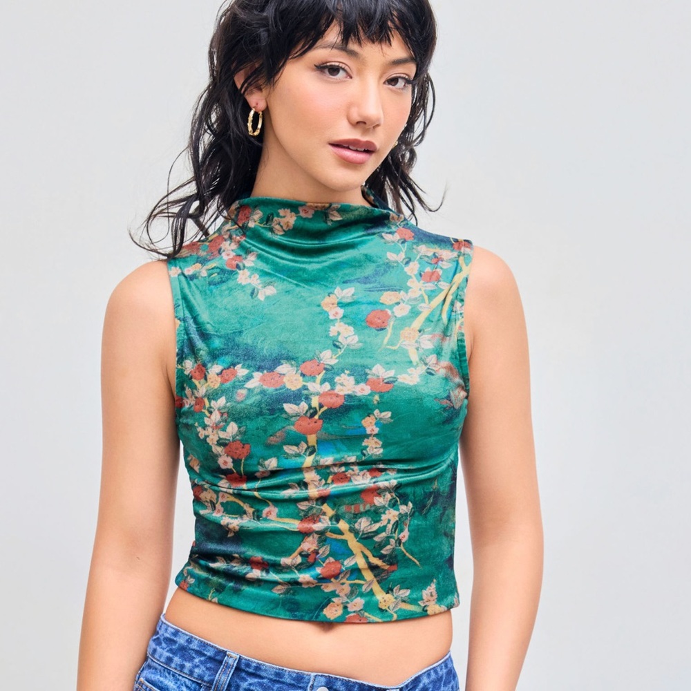 Cider Green Floral Crop Top